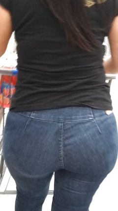 Latina Milf thin waist Nice fat BOOTY in jeans shopping!