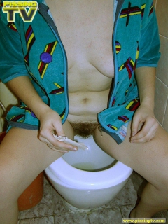 Amateur teen pisses in the toilet - N