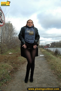 Outdoor pissing in leather jacket - N