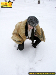 Pissing outdoor in the snow in winter day - N