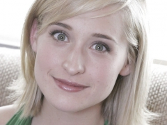 Allison Mack - N