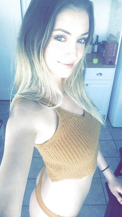 Blonde bimbo slut - takes naked selfies - N