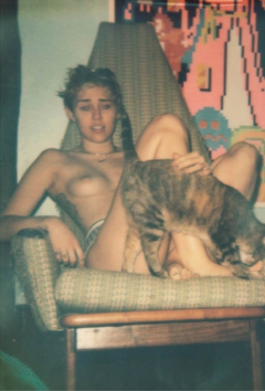 Miley Cirus nuda - N