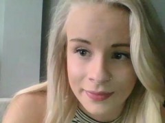 slutty-natural-blonde-camgirl-does-a-sexy-camshow