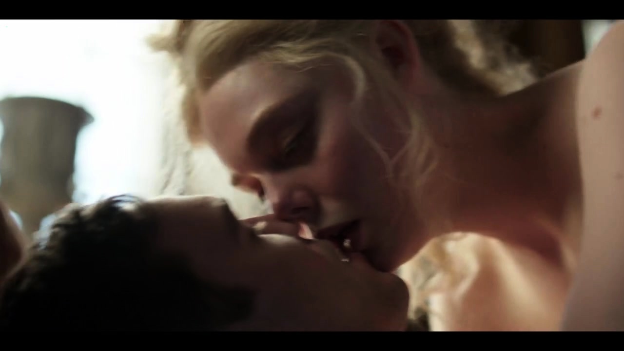 Elle Fanning Tits In Nude And Sex Scenes at DrTuber