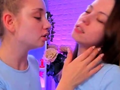 French Kissing Amateur Teen Lesbians