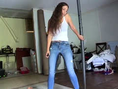 stuck-zipper-and-pee-her-jeans