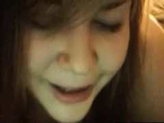 Une grosse femme baise par un inconnu sur webcam